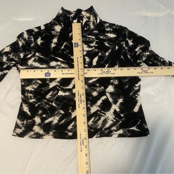 NWOT Cropped Black White Zip Front Hoodie Style Jacket Two Pocket Ultra Soft S - Picture 7 of 10